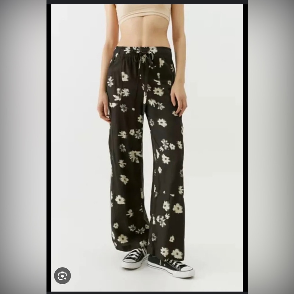 Urban outfitter wide leg cargo pants